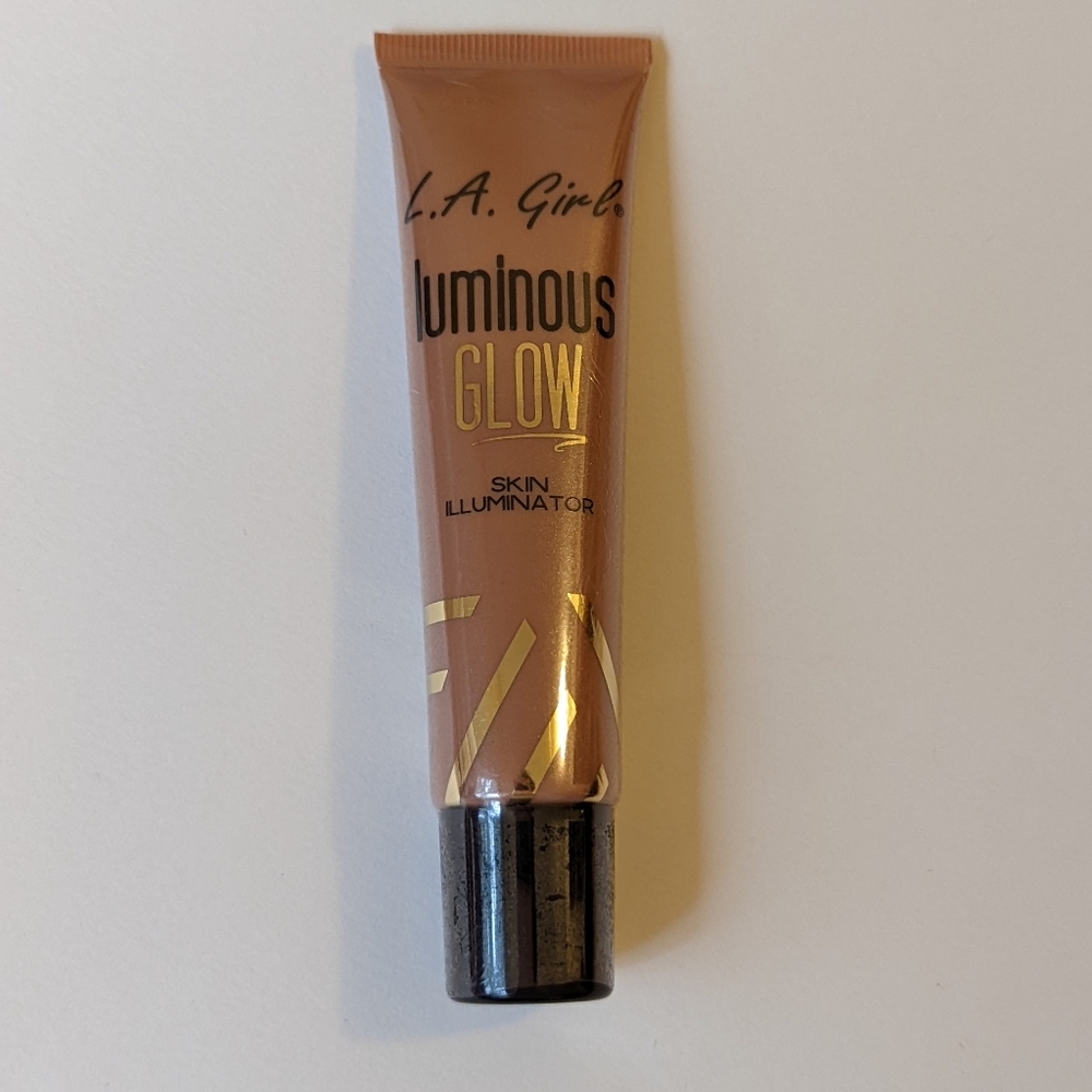 L.A. Girl luminous glow highlighter - Picture 2 of 3